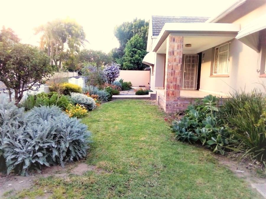 5 Bedroom Property for Sale in Lemoenkloof Western Cape